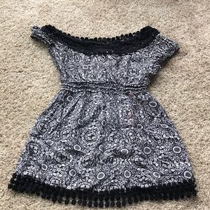 Black and white shell top with a red tinted stain